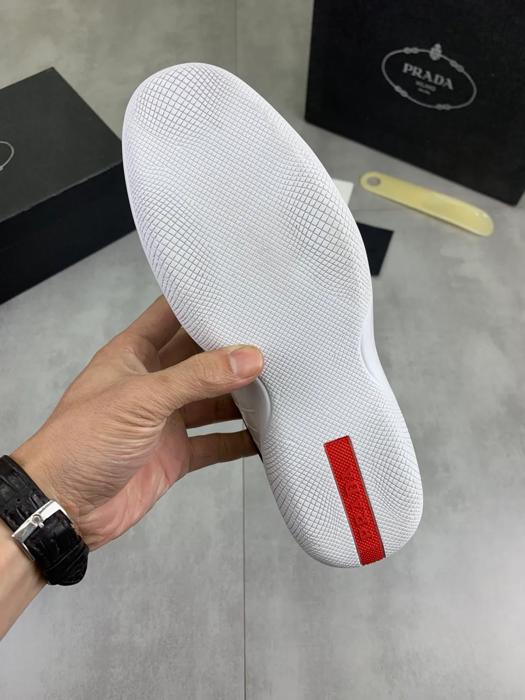 Men's Men's Shoes P400💰[New Style] The latest classic model of high-quality PRADA breathable and comfortable men's shoes has been launched on the official website, 1:1 replica, synchronized in Hong Kong, and on the same catwalk; all made of calfskin with breathable mesh fabric ➕Imported softness Comfortable sheepskin lining, 🍡🍡original rubber outsole, non-slip and wear-resistant; comfortable to wear, attractive style, fine workmanship, and simple and neat shoe last, showing a man's courage and toughness, 👍size 38 to 44; black White 🉑️Choose
